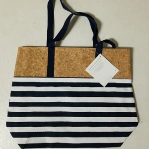 NWT thirty one Getaway tote